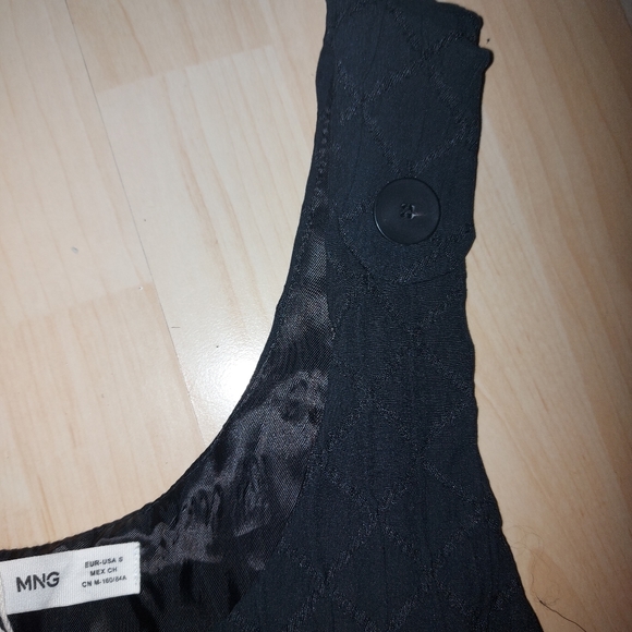 Mango Black Crop With Buttons - Picture 2 of 6